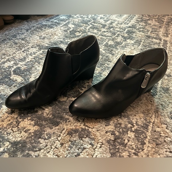 Adrienne Vittadini Black Ankle Wedge Booties Size 7.5 - Picture 1 of 5